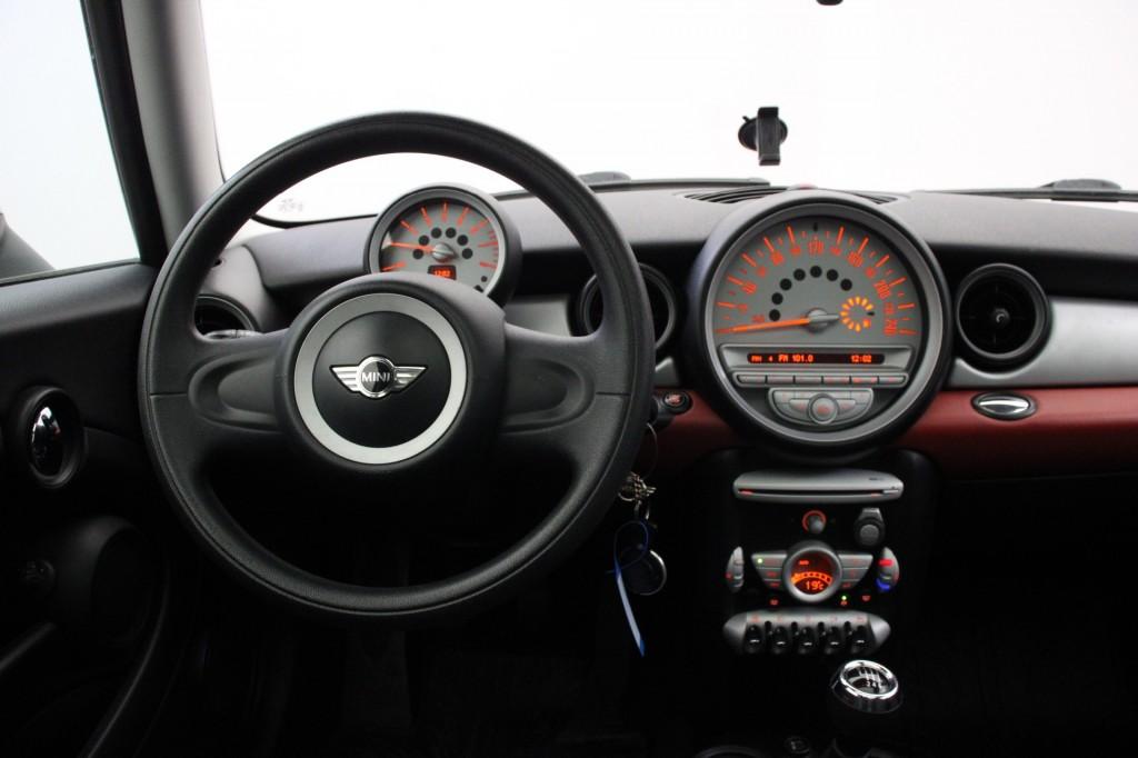 Mini CLUBMAN 1.6 Cooper - Panorama, Clima, Voorwielaandrijving, 4 cilinders, Met garantie (alle), 4 stoelen