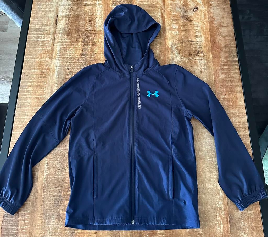 Under Armour zomerjas jongens maat J-M / 140-146, Kinderen en Baby's, Kinderkleding | Maat 140, Ophalen of Verzenden, Zo goed als nieuw