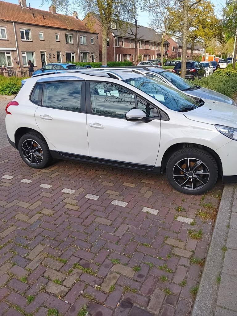 TE KOOP MOOIE PEUGEOT 2008, Auto's, Peugeot, Voorwielaandrijving, Stof, Metallic lak, Wit