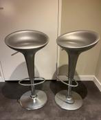 2 x Magis Bombo barkruk metallic zilver, Ophalen, Draaibaar, Gebruikt, 60 tot 90 cm