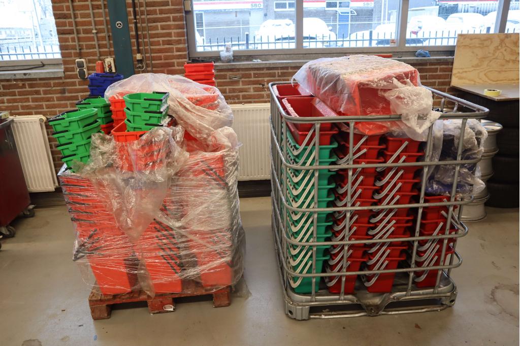 Grote partij emmers te koop (86), Huis en Inrichting, Emmers, Kunststof, Gebruikt, Niet ingevuld, Niet ingevuld