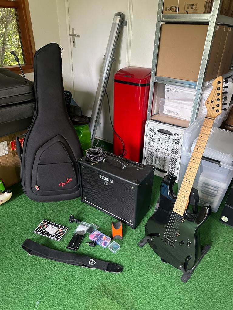 Complete elektrische gitaar set + Boss Katana 50W, Muziek en Instrumenten, Behuizingen en Koffers, Ophalen, Zo goed als nieuw
