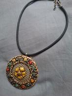 Oude unieke hanger aan lederen koord (bakeliet?), Sieraden, Tassen en Uiterlijk, Kettingen, Overige kleuren, Verzenden, Zo goed als nieuw