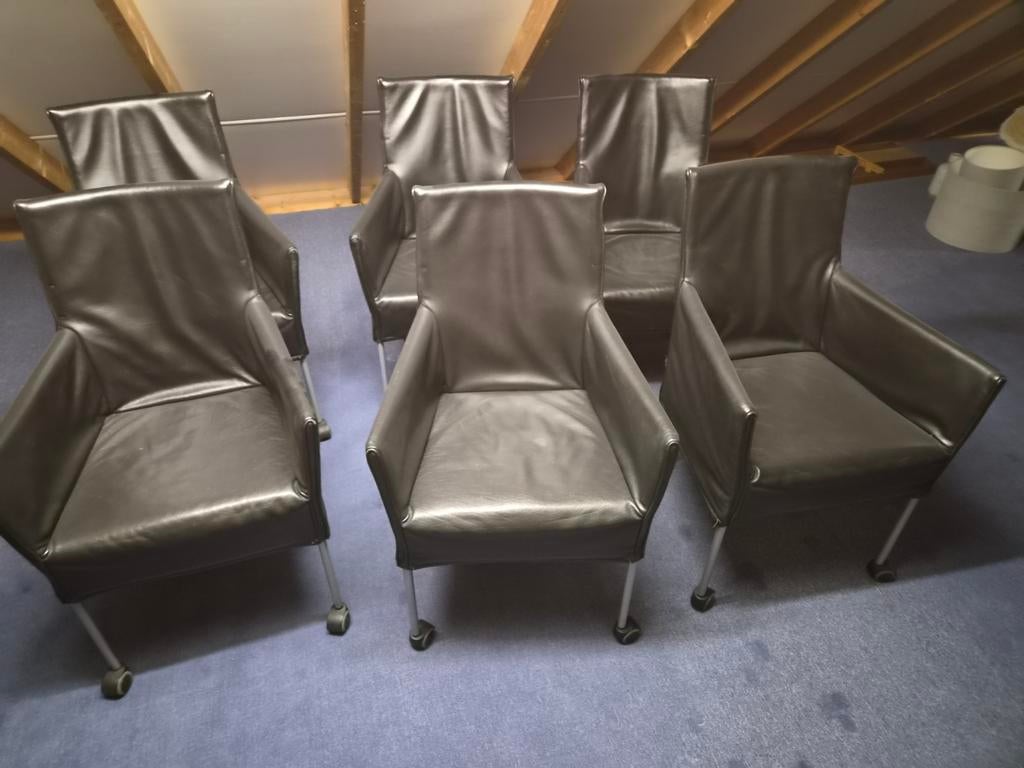 6 zwarte leren eetkamerstoelen op wieltjes - goede staat, Huis en Inrichting, Stoelen, Ophalen, Gebruikt, Zwart, Leer