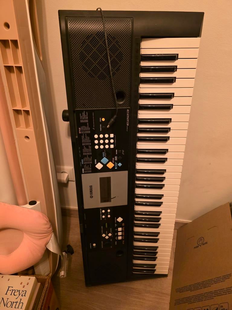 Yamaha EZ-220 Keyboard - Ideaal voor beginners, Ophalen of Verzenden, Zo goed als nieuw, Yamaha, Met standaard