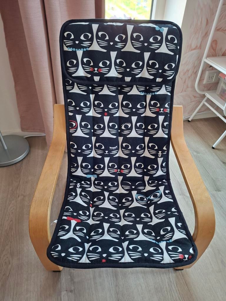 IKEA Poang kinderstoel met kattenprint kussen, Kinderen en Baby's, Kinderstoelen, Ophalen