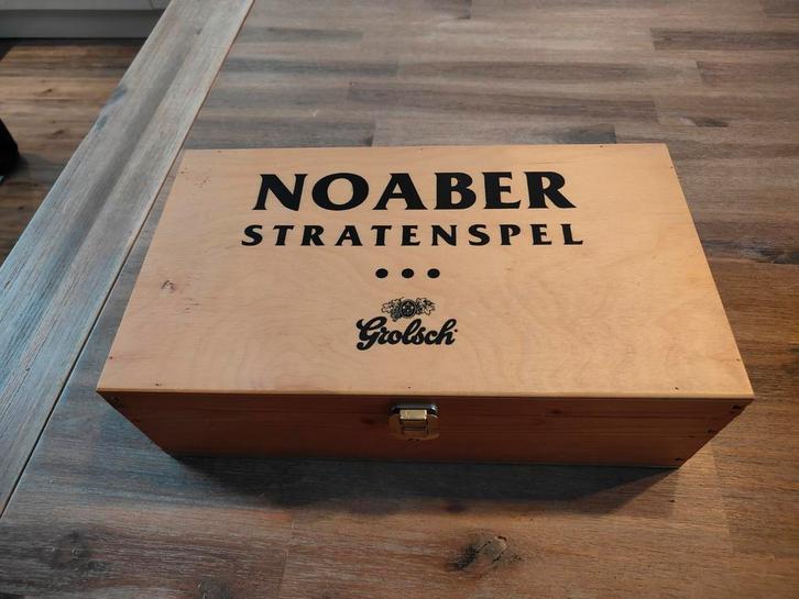 Grolsch Noaber Stratenspel in houten kist, Hobby en Vrije tijd, Gezelschapsspellen | Bordspellen, Zo goed als nieuw, Drie of vier spelers