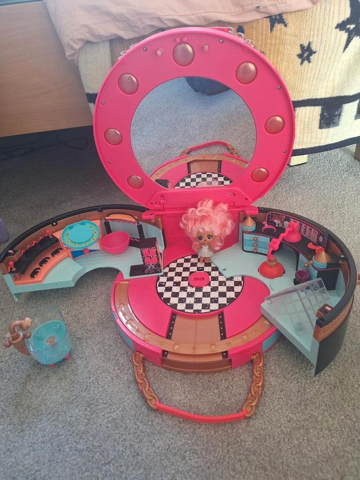 LOL Surprise Beauty Salon met pop en accessoires, Kinderen en Baby's, Speelgoed | Poppen, Gebruikt, Overige typen, Ophalen of Verzenden