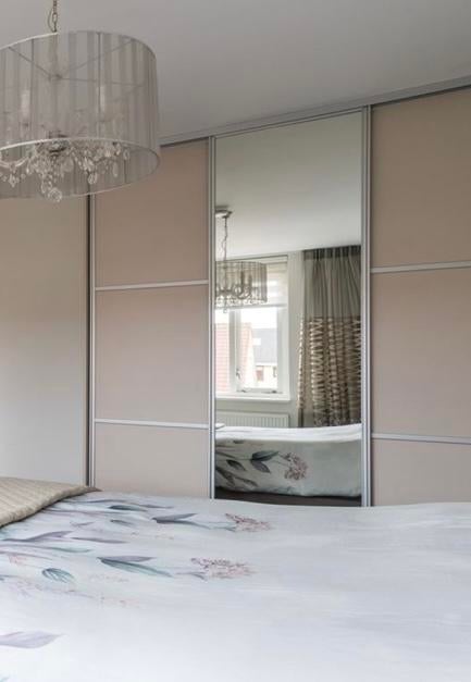 3 schuifdeuren, waarvan 1 spiegel en 2 taupe kleur, Huis en Inrichting, Kasten | Kledingkasten, Ophalen, Overige materialen, 200 cm of meer