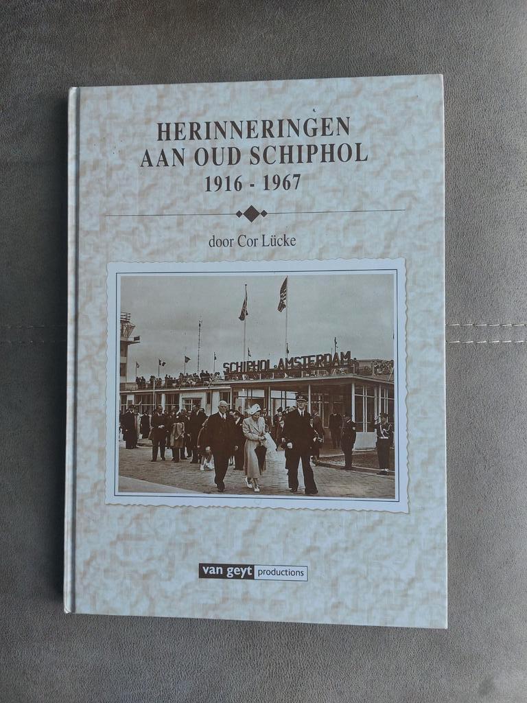 Herinneringen aan Oud Schiphol 1916-1967 - Cor Lucke, Verzamelen, Ophalen of Verzenden, Zo goed als nieuw, Boek of Tijdschrift