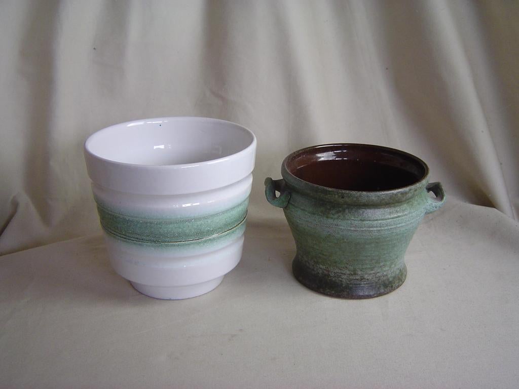 2 vintage wit groene aardewerken bloempotten, Gebruikt, Rond, Binnen, Ophalen of Verzenden
