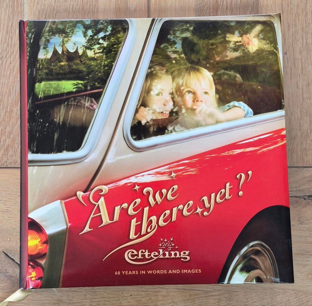 Efteling boek 'Are we there yet?' - 60 jaar Efteling, Verzamelen, Efteling, Ophalen of Verzenden, Zo goed als nieuw, Overige typen