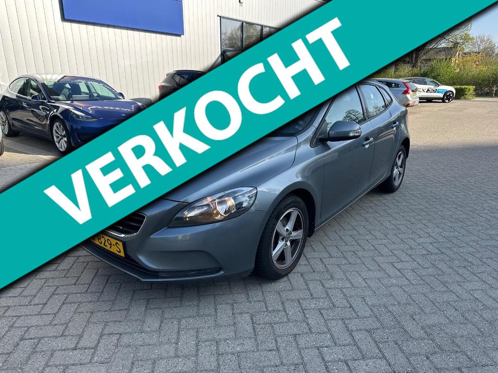 Volvo V40 2.0 D2 Momentum Business EXPORT, Auto's, Volvo, Voorwielaandrijving, Start-stop-systeem, Gebruikt, Euro 6