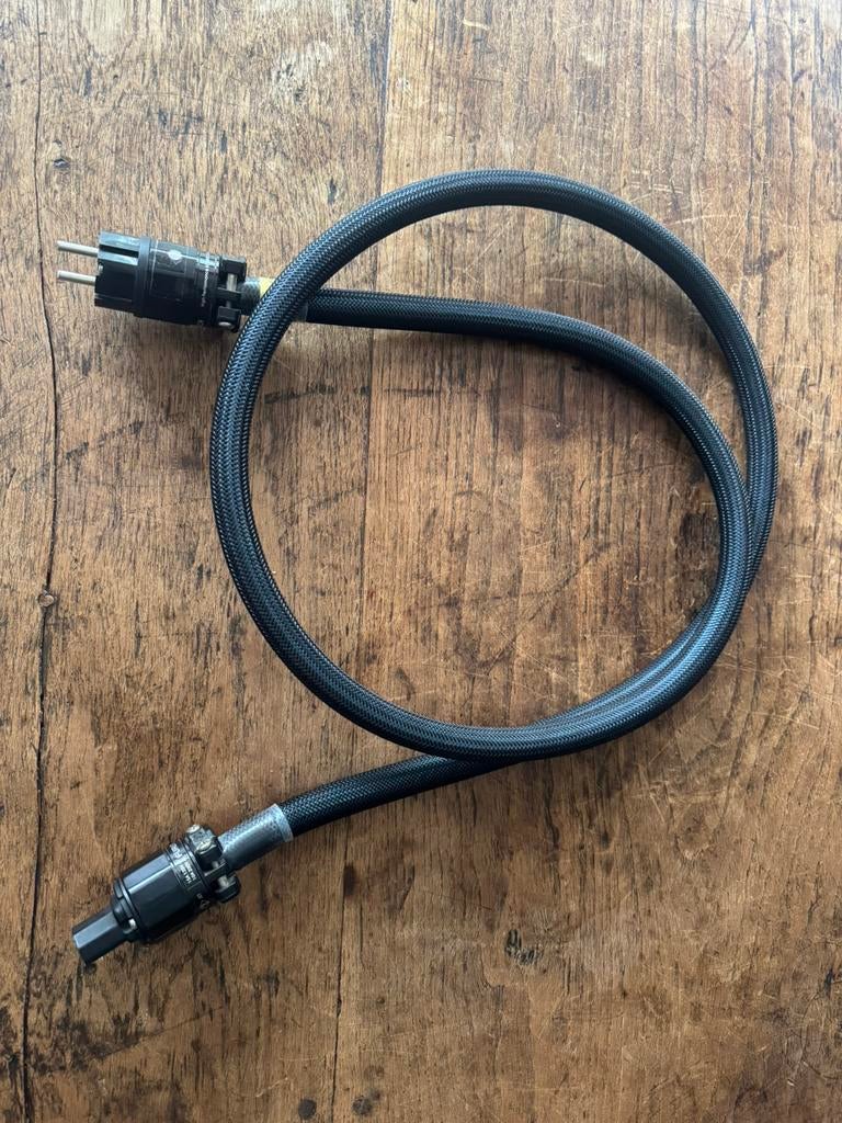 Furutech Orign Powercord 2M, Audio, Tv en Foto, Ophalen of Verzenden, Zo goed als nieuw, Minder dan 2 meter, Overige kabels
