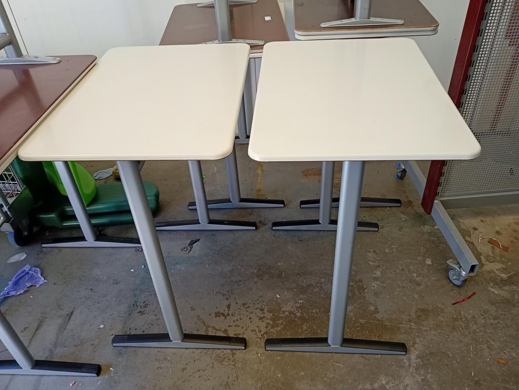 Partij van 8 VS Schooltafels, tafel, Antiek en Kunst, Ophalen