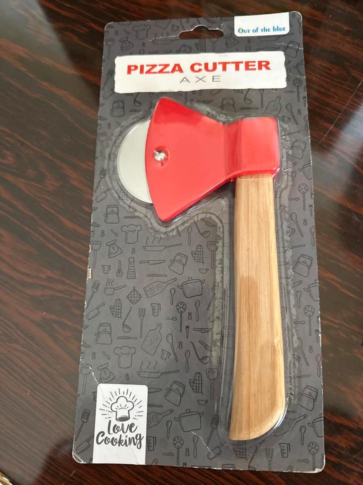 Bijzondere Pizza Snijder Bijl - Nieuw in Verpakking, Huis en Inrichting, Keuken | Keukenbenodigdheden, Nieuw, Ophalen of Verzenden