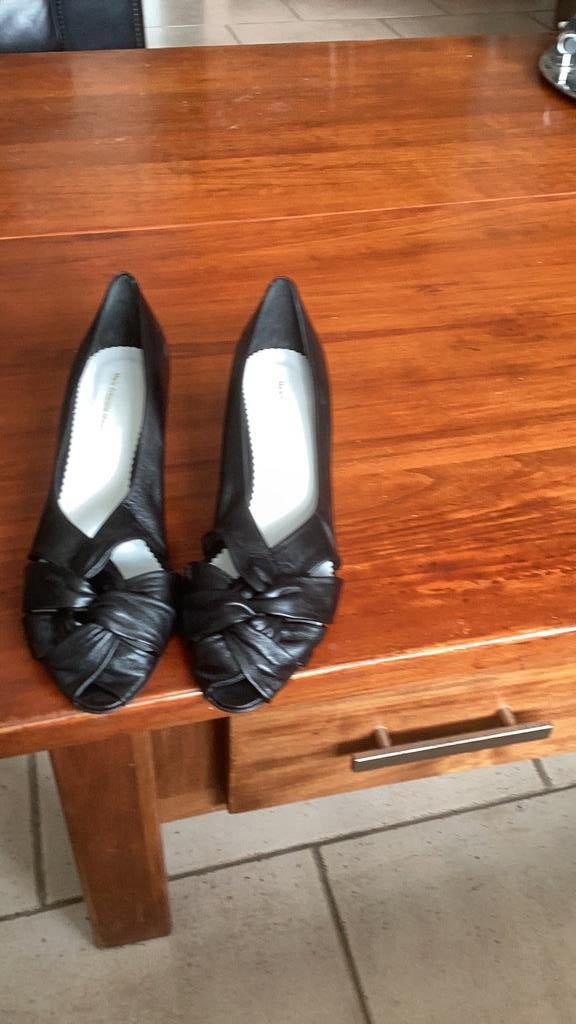 Damesschoenen maat 44 van het merk Marie Antoinette., Kleding | Dames, Schoenen, Zwart, Nieuw, Ophalen of Verzenden, Schoenen met hoge hakken