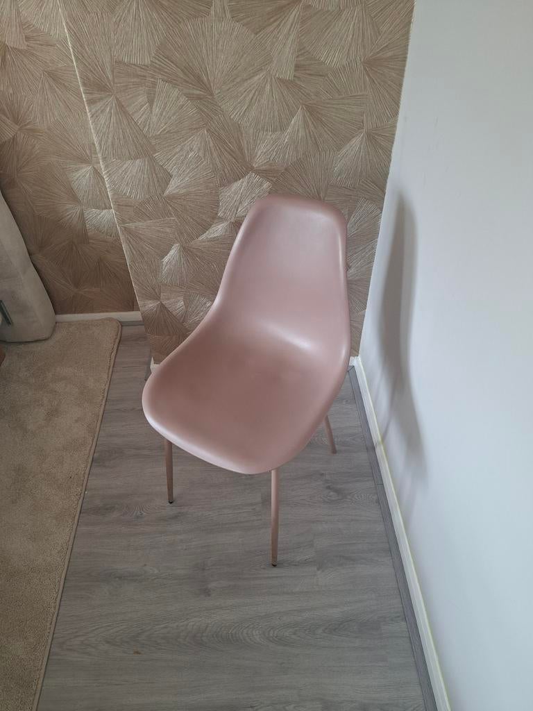 Leuke oud roze stoel, Huis en Inrichting, Stoelen, Ophalen, Gebruikt, Overige kleuren, Metaal