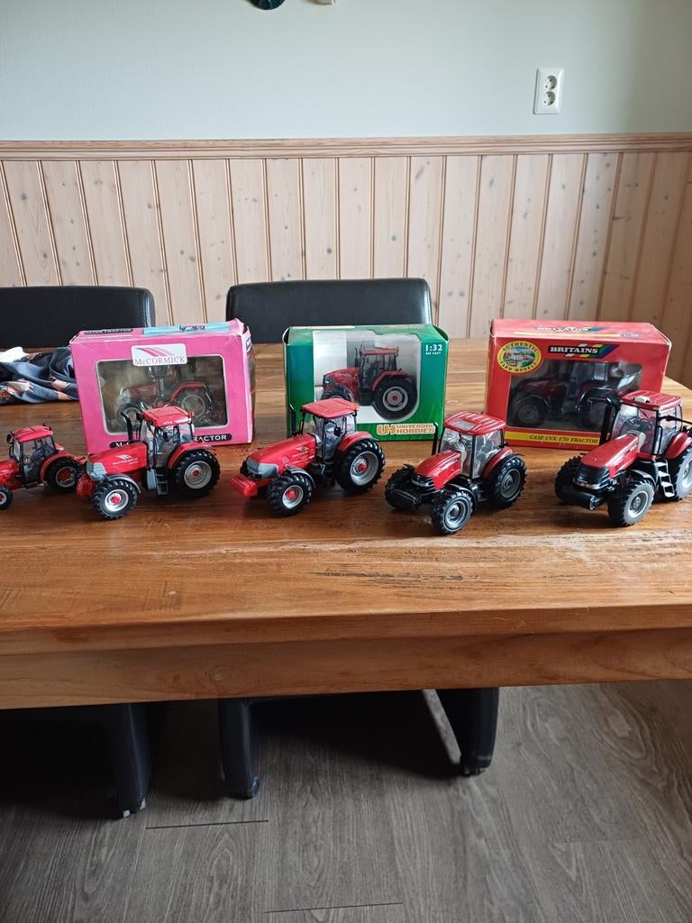 Case en McCormick modeltractoren 1:32, Ophalen of Verzenden, Zo goed als nieuw, Tractor of Landbouw