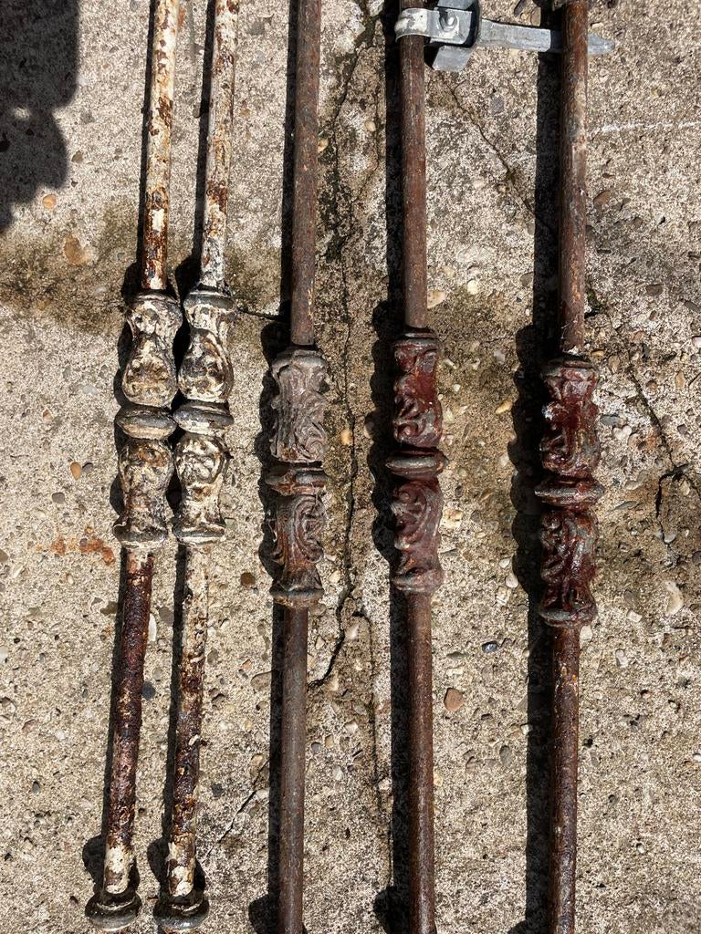 Authentieke ijzeren trapspijlen, 5 stuks, Doe-het-zelf en Verbouw, Ophalen of Verzenden, Gebruikt, IJzer, Overige typen