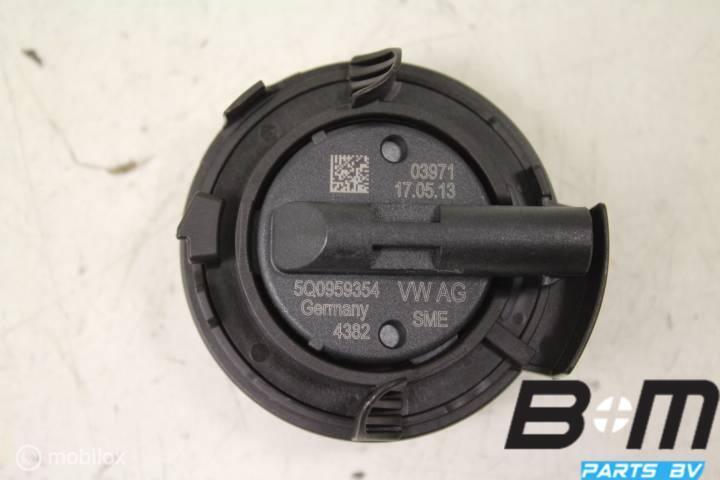 Druksensor LV of RV VW Golf 7 GTD 5 deurs 5Q0959354, Gebruikt