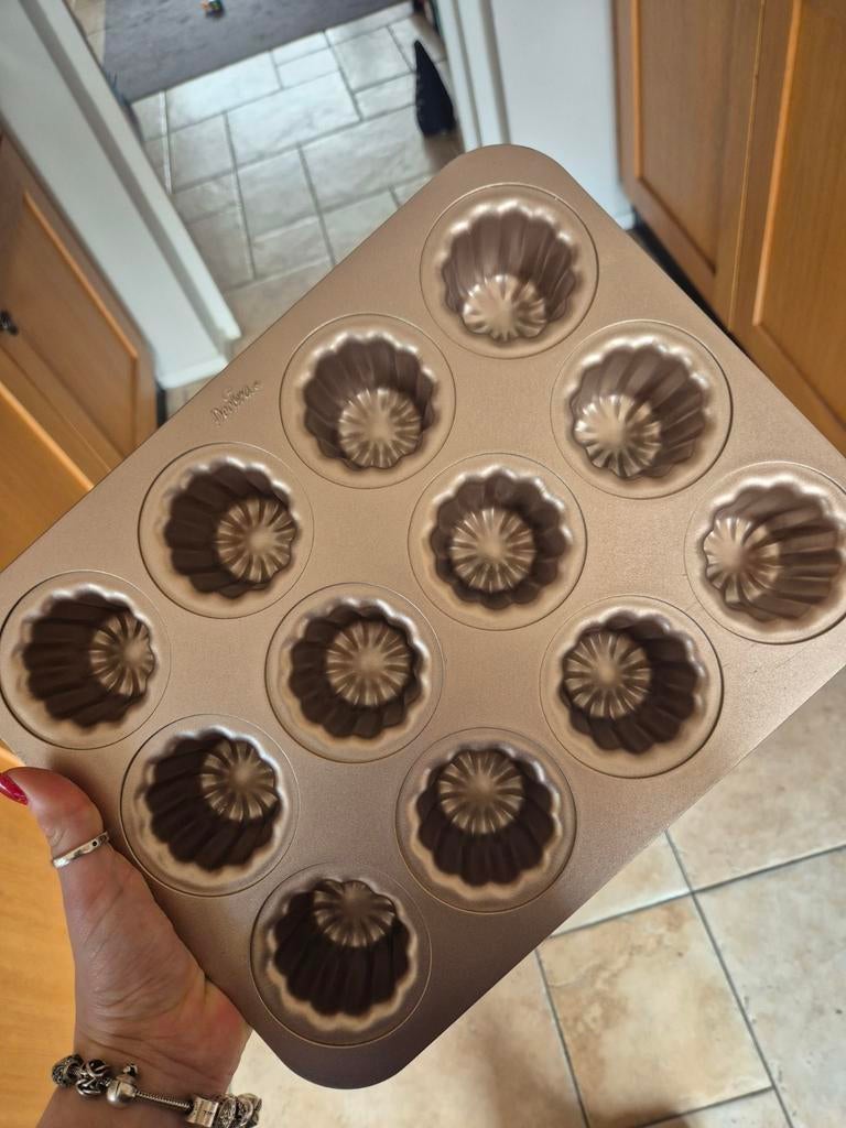 Te Koop! Mooie Decora canelé bakvorm, Ophalen, Zo goed als nieuw, Taarten, Bakvorm