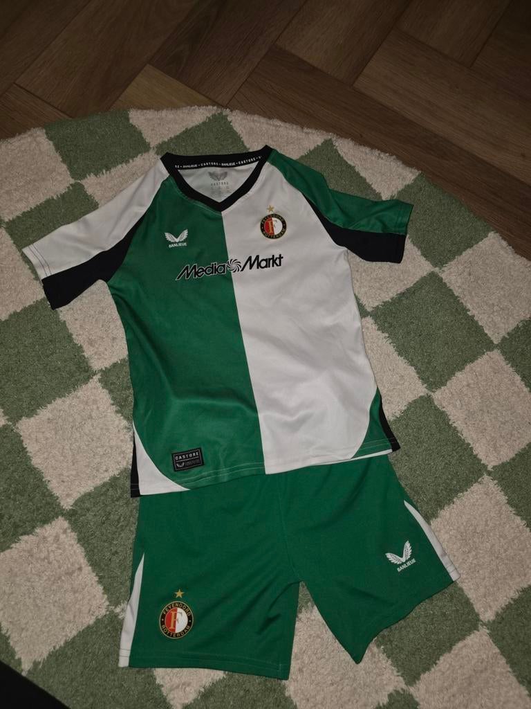 Feyenoord tenue 116 nieuw staat, Sport en Fitness, Voetbal, Maat XS of kleiner, Ophalen of Verzenden, Zo goed als nieuw, Set