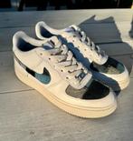 Denim Nike Air Force One - Custom spijkerstof schoenen 37,5, Wit, Nieuw, Ophalen of Verzenden, Sneakers of Gympen