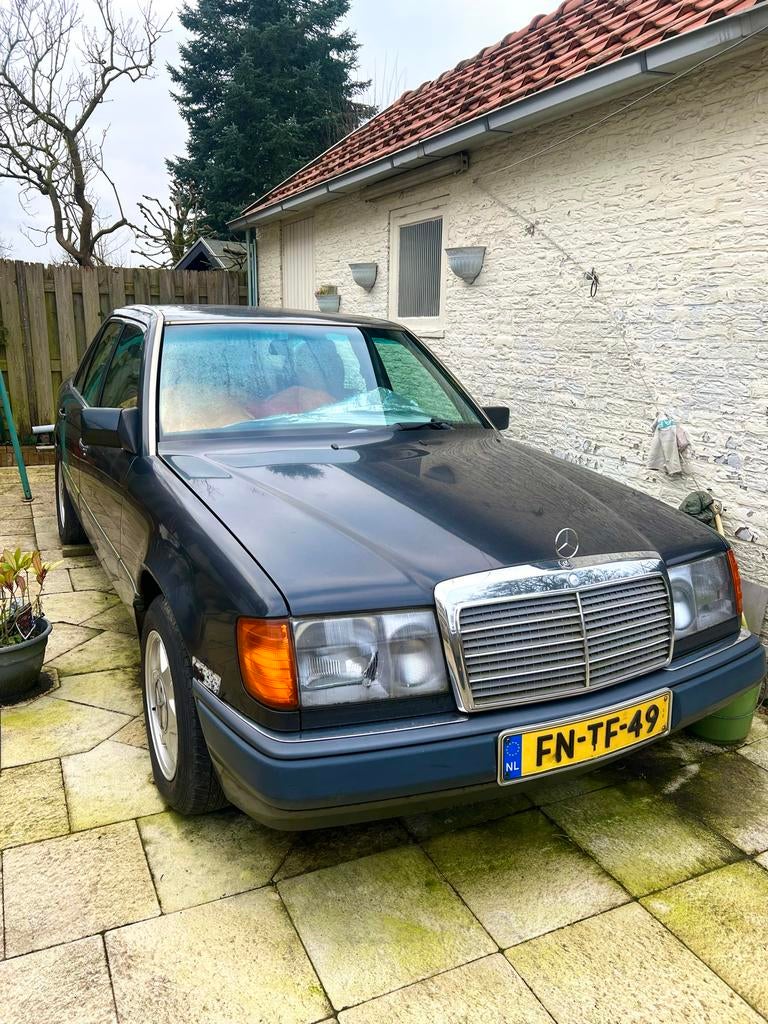Mercedes-Benz 200-Serie 2.0 200 D AUT 1992 Zwart, Auto's, Automaat, Achterwielaandrijving, 74 pk, Zwart