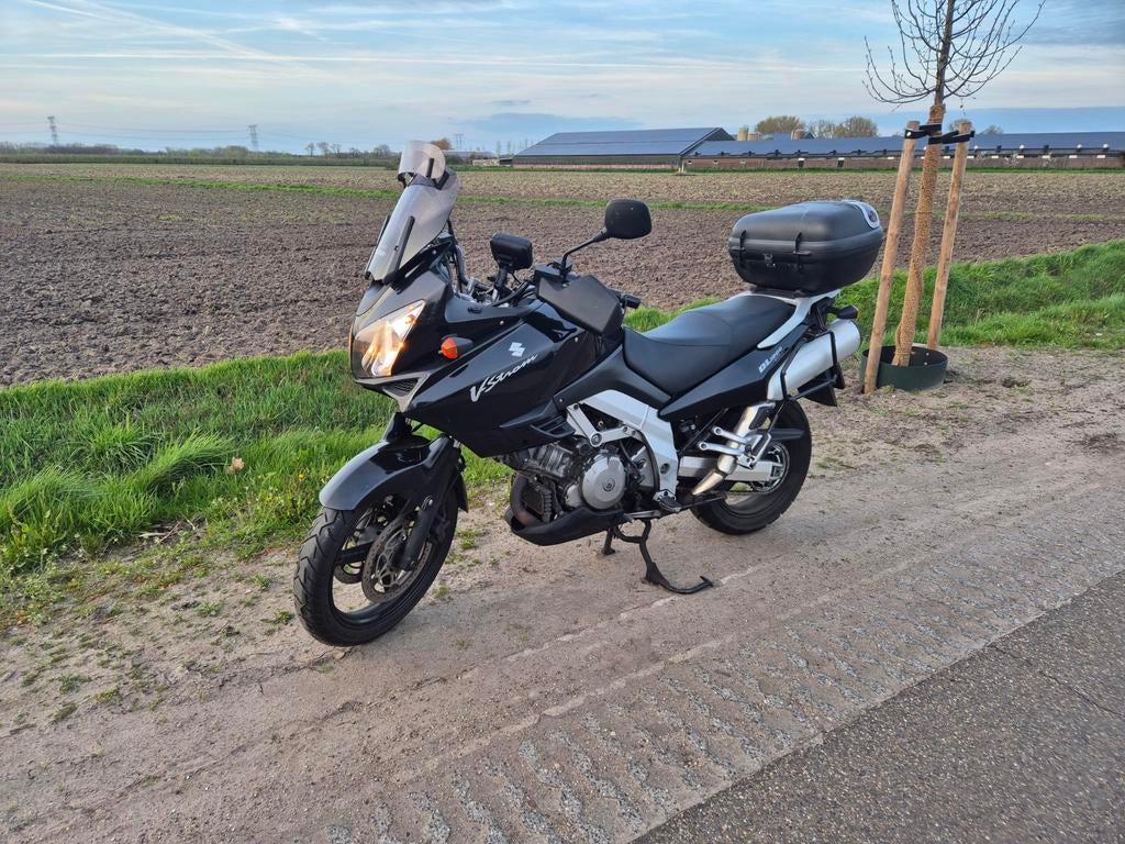 Te koop: Suzuki V-Strom 1000 DL (2004), Motoren, Motoren | Suzuki, Handvatverwarming, 2 cilinders, Occasion, Particulier