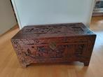 Antieke Chinese Kamferhouten Kist met Handgesneden Motieven, Ophalen