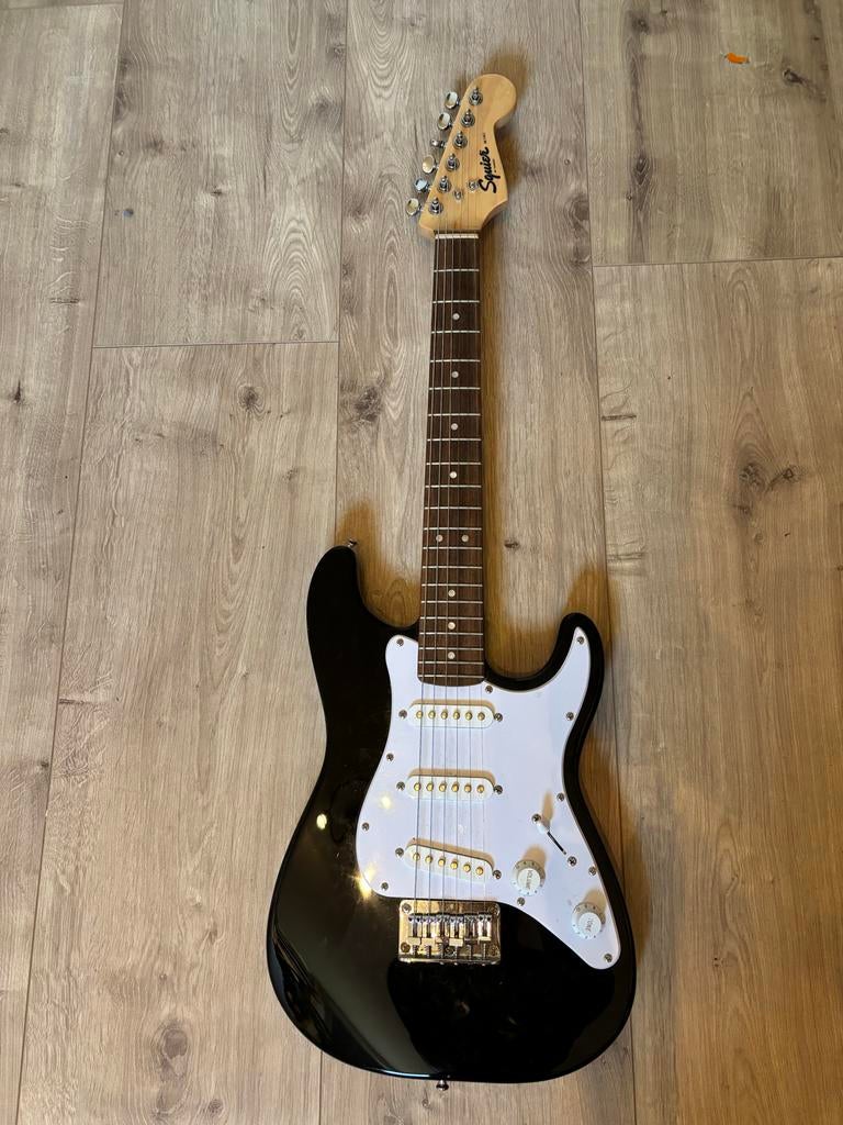 Squier Mini Strat Black V2 3/4 elektrische gitaar, Ophalen, Zo goed als nieuw, Solid body, Fender