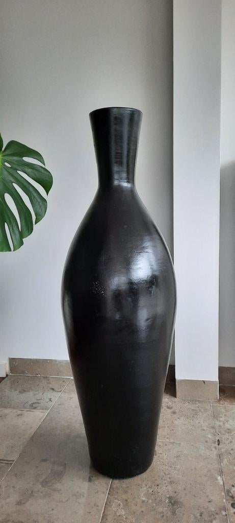 Mooie zwarte vaas., Huis en Inrichting, Woonaccessoires | Vazen, Zwart, Aardewerk of Porselein, Ophalen of Verzenden, Zo goed als nieuw