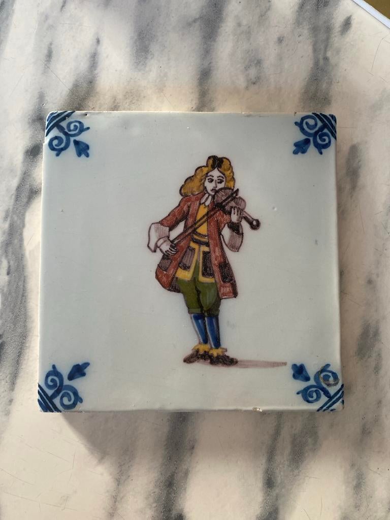 Makkum Tichelaar Aardewerk Tegel 'De Vioolist', Ophalen of Verzenden