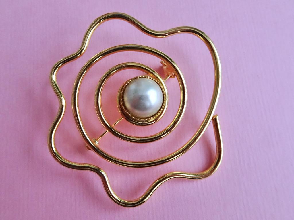jwg Vintage 70s abstract design bloem broche parel goud klr, Verzenden, Overige materialen, Broche