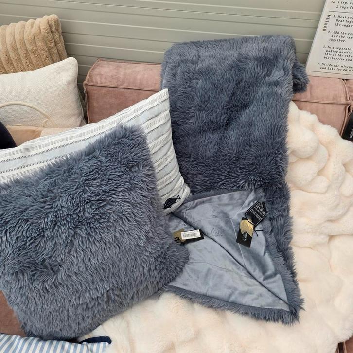 Blauwe Zachte Fluffy kussensloop van Rivièra Maison!!, Huis en Inrichting, Woonaccessoires | Kussens, Nieuw, Blauw, Vierkant, Ophalen of Verzenden