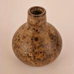 Klein gesigneerd vaasje van Hannie Mein, 9cm hoog, Antiek en Kunst, Ophalen of Verzenden