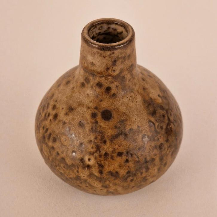 Klein gesigneerd vaasje van Hannie Mein, 9cm hoog, Antiek en Kunst, Antiek | Vazen, Ophalen of Verzenden