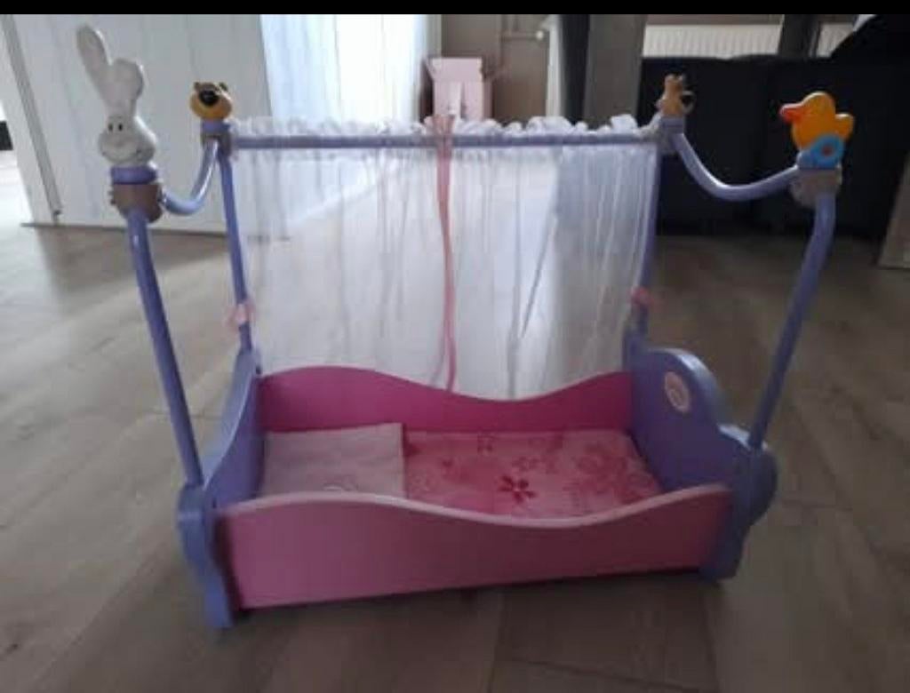 Mooi poppen ledikant met beddengoed en hemeltje, Ophalen, Zo goed als nieuw, Jongen of Meisje