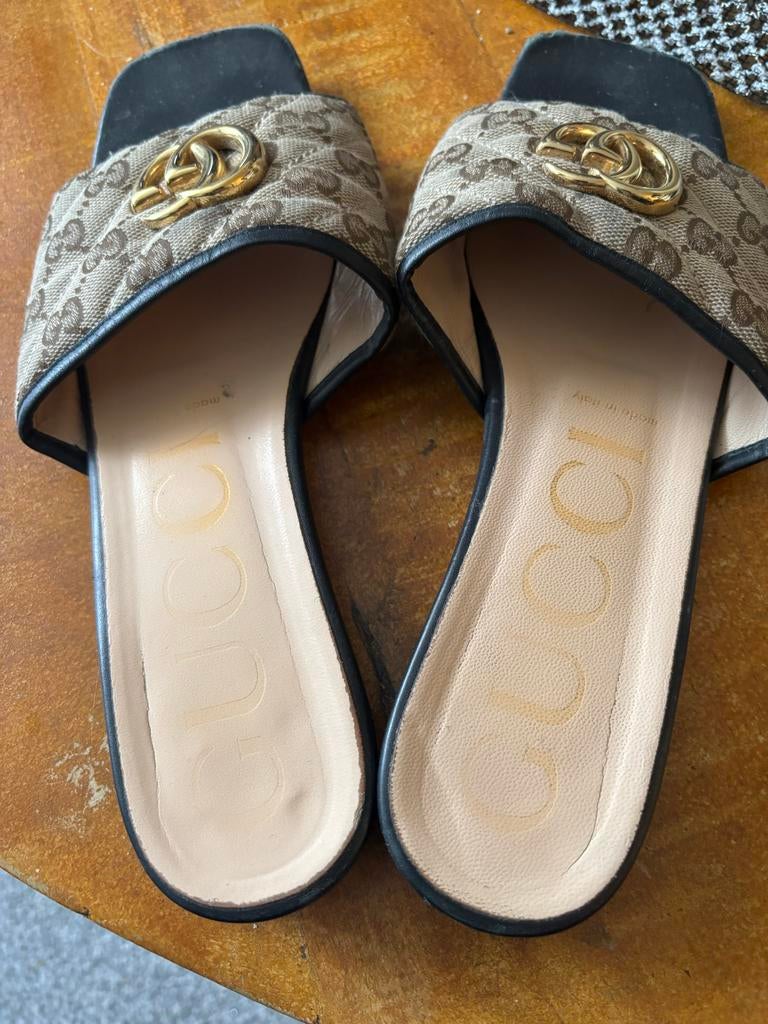 Gucci Marmont mules maat 39,5, Ophalen of Verzenden, Gedragen, Beige, Sandalen of Muiltjes
