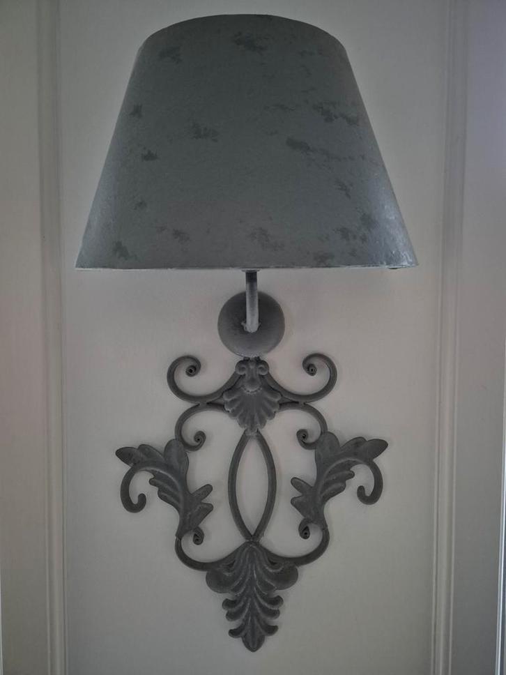 Grijze brocante wandlamp, Huis en Inrichting, Lampen | Wandlampen, Ophalen of Verzenden