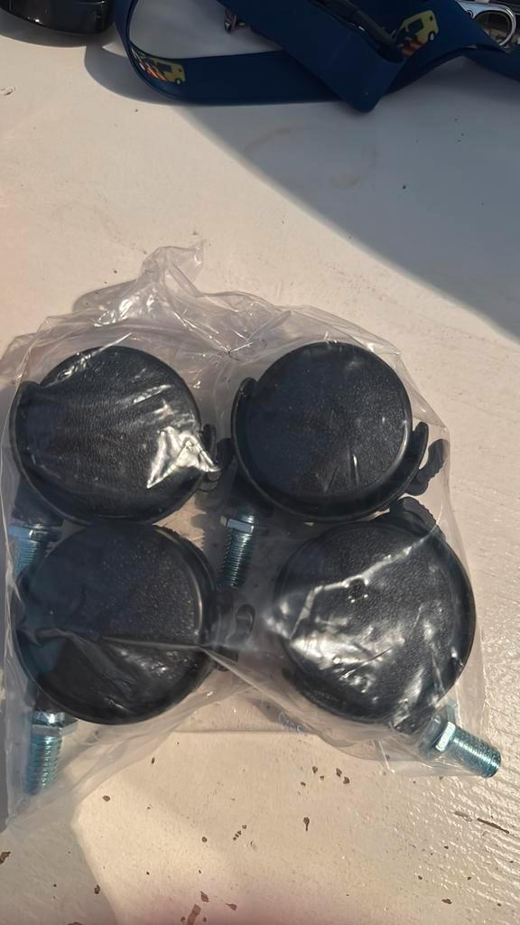 Deze zwenkwielen zijn voorzien van een schroefdraadpen, Doe-het-zelf en Verbouw, Zwenkwielen, Nieuw, Ophalen of Verzenden