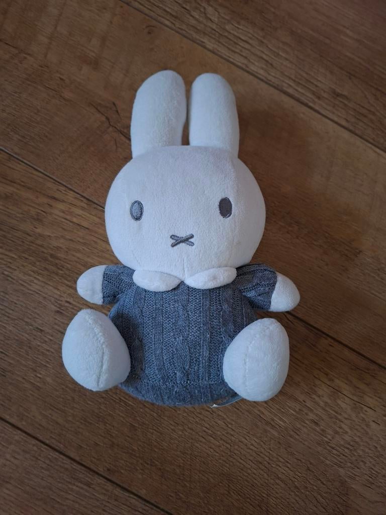 Nijntje knuffel met rammelaar - Grijs - Prima staat, Ophalen of Verzenden, Zo goed als nieuw, Konijn