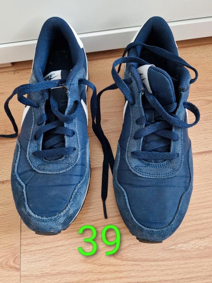 Nike sneakers 39 blauw, Kinderen en Baby's, Kinderkleding | Schoenen en Sokken, Zo goed als nieuw, Schoenen, Jongen, Ophalen of Verzenden