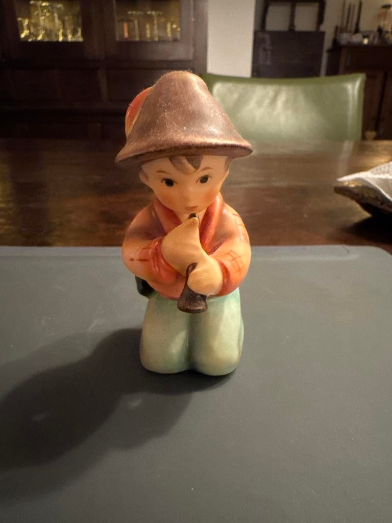 Hummel beeldje - Muzikant, Antiek en Kunst, Kunst | Beelden en Houtsnijwerken, Ophalen of Verzenden