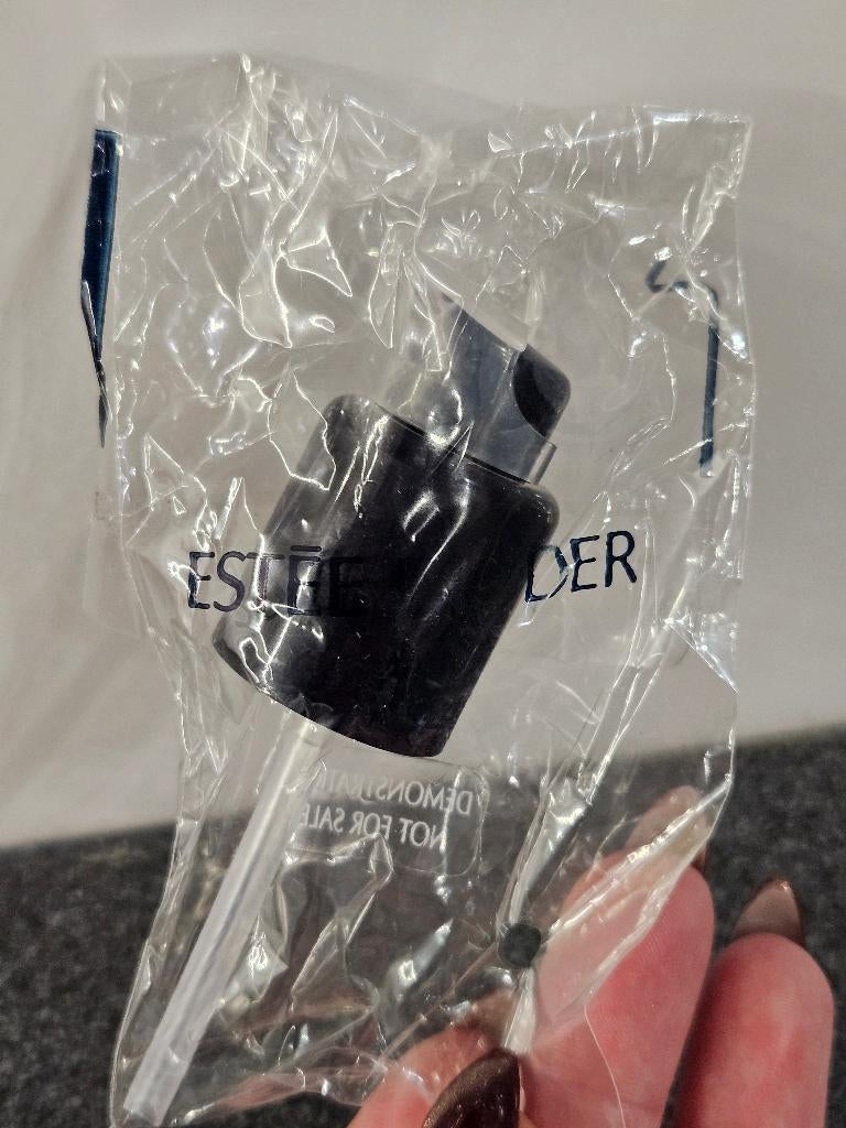 Estee Lauder pompje voor Double Wear foundation, Sieraden, Tassen en Uiterlijk, Uiterlijk | Cosmetica en Make-up, Overige kleuren