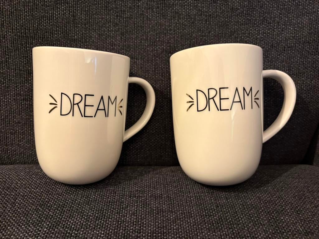 2 bekers / mokken Riviera Maison jubileumeditie Dream, Huis en Inrichting, Overige typen, Nieuw, Ophalen of Verzenden, Overige stijlen