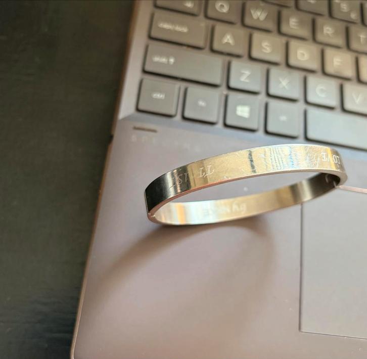 Zilveren slavenarmband Nikki met ingegraveerde teksten, Sieraden, Tassen en Uiterlijk, Armbanden, Zo goed als nieuw, Staal, Zilver