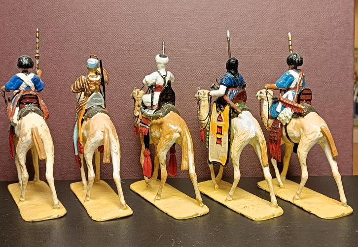 5 handgeschilderde figuren op kamelen, Guy Jouglet, Hobby en Vrije tijd, Modelbouw | Figuren en Diorama's, 1:50 of kleiner, Ophalen of Verzenden