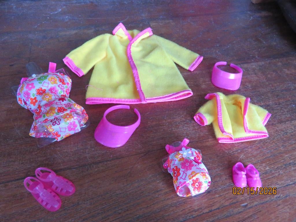 BARBIE SHELLY SAMEN IN DEZELFDE BADKLEDING, Verzenden, Zo goed als nieuw, Pop